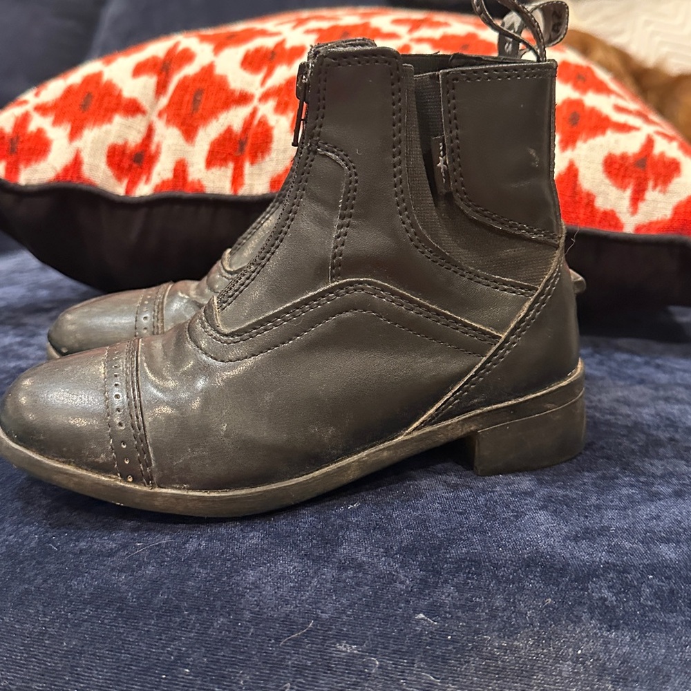 Black Saxon Equestrian boots